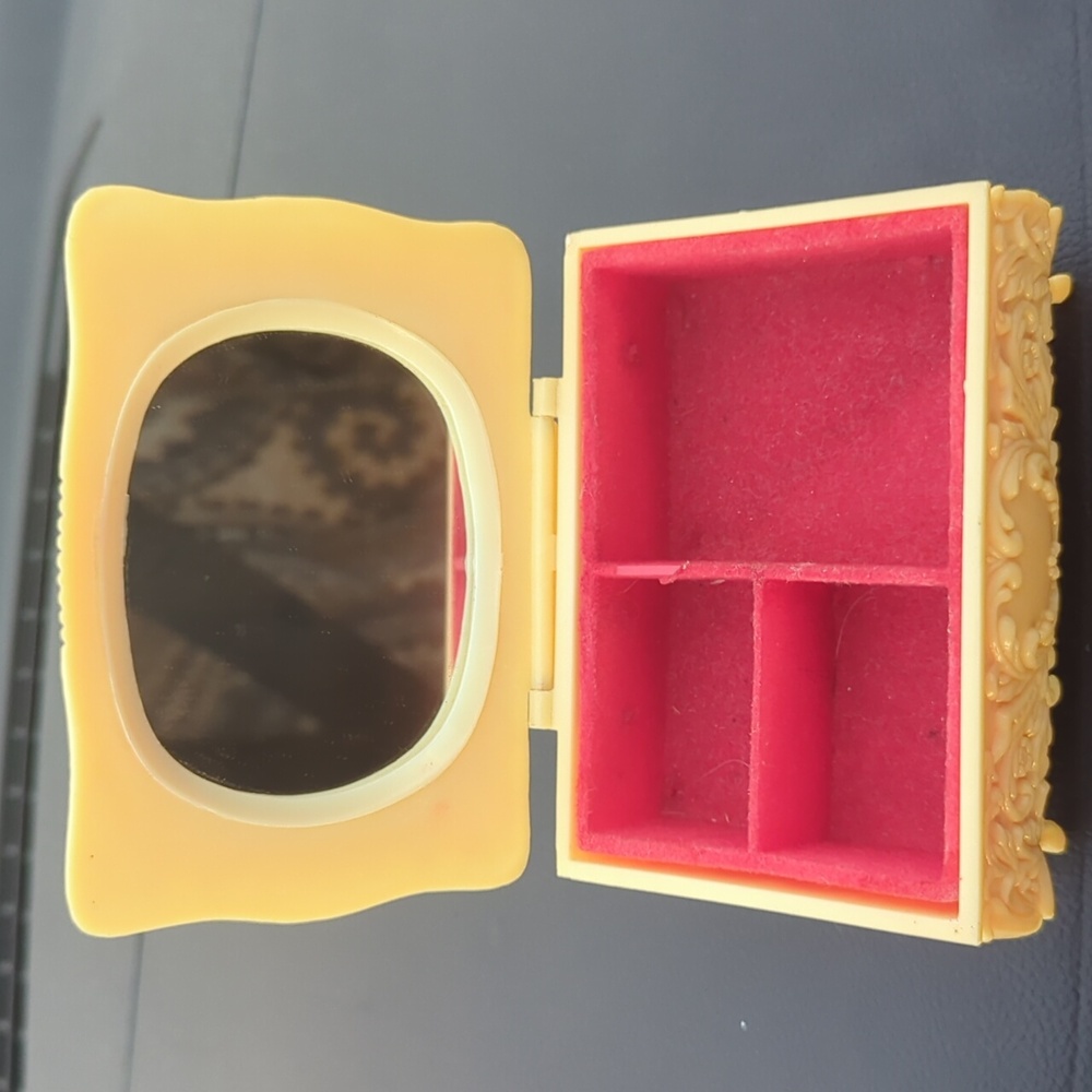 Plastic/Celluloid Jewelry Box - Picture 2 of 6